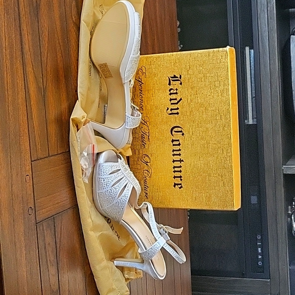 Lady Couture size 8W Dress Sandals in Champagne. 3.5-inch heel, .5-inch platform